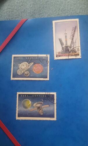 Lot 3 Timbres Cosmonautics Day