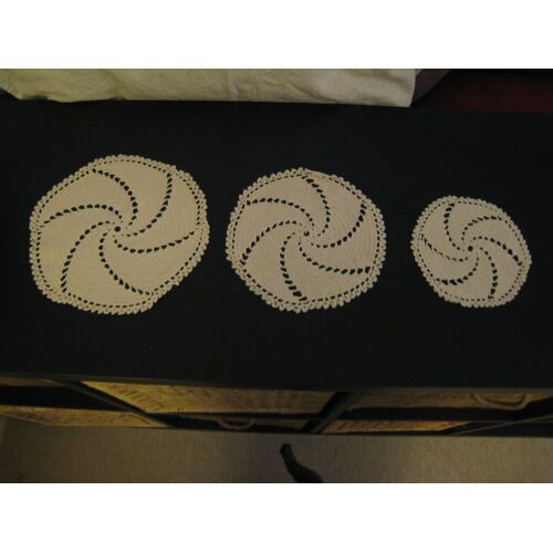3 Napperons Anciens Parfait État Ronds