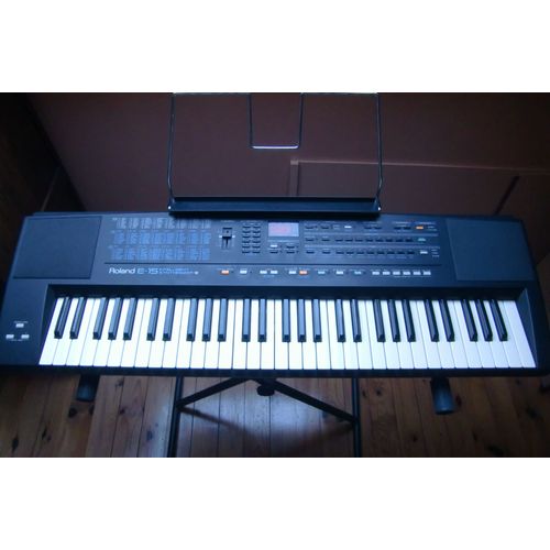 Synthétiseur Clavier Roland E-15 Avec Support Réglable En Hauteur