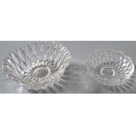 Deux Très Jolies Coupelles En Verre Transparent Et Ouvragé - Diamètres 11.5cm Et 9cm - Décoratives Et Utiles - La Plus Petite Est Marquée Avon