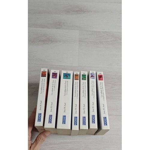 Jean.M.Auel Les Enfants De La Terre. Les 5 Tomes .Pocket .