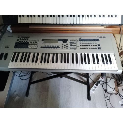 Clavier Yamaha Mo6