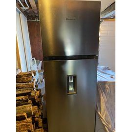 Frigo avec parti congelé et distributeur d¿eau