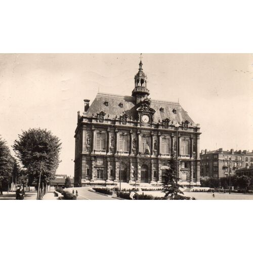 Carte Postale Noir Et Blanc - Dentelee - Annee 1967 N°2739 - Ivry Sur Seine 94 - Val De Marne L'hotel De Ville Et Les Nouveaux Jardins - Photo Lyna - Editions Nozais