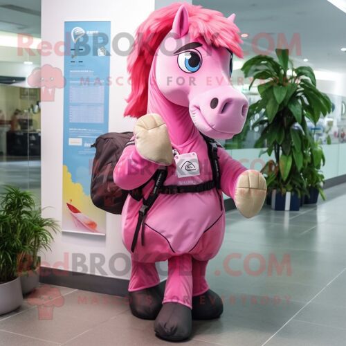 Personnage De Costume De Mascotte Redbrokoly De Cheval Rose Habillé Avec Un Maillot De Bain Et Des Sacs À Dos