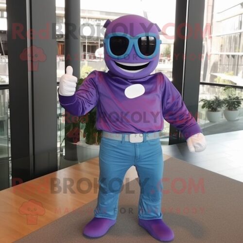Personnage De Costume De Mascotte Redbrokoly De Super-Héros Violet Habillé D'une Chemise En Chambray Et De Lunettes De Soleil