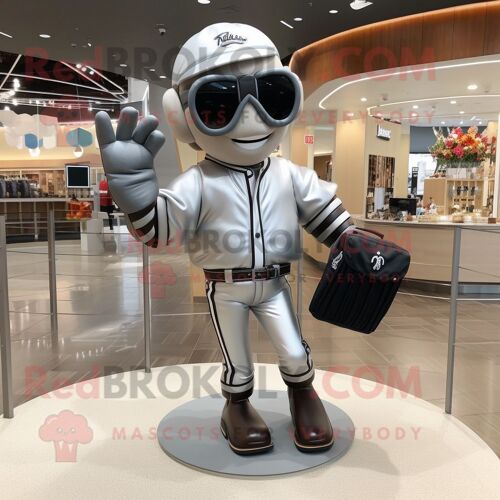 Personnage De Costume De Mascotte Redbrokoly De Gant De Baseball Argenté Habillé D'une Veste En Cuir Et De Sacs À Main