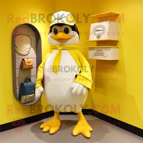Personnage De Costume De Mascotte Redbrokoly De Pingouin Jaune Citron Habillé D'un Bermuda Et De Portefeuilles
