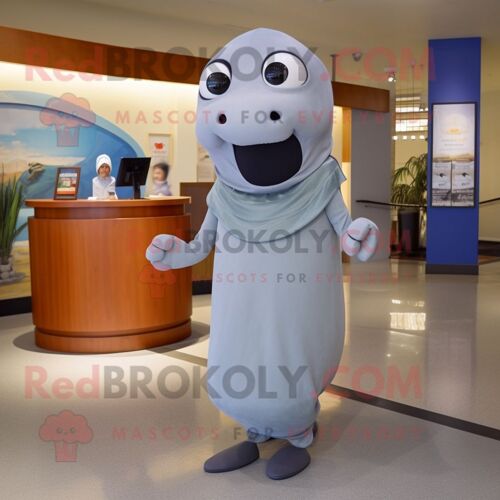 Personnage De Costume De Mascotte Redbrokoly De Baleine Grise Habillé D'une Robe Fourreau Et De Pinces À Chaussures