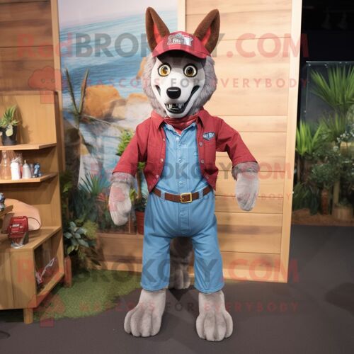 Personnage De Costume De Mascotte Redbrokoly Maroon Dingo Habillé D'une Chemise En Jean Et De Broches
