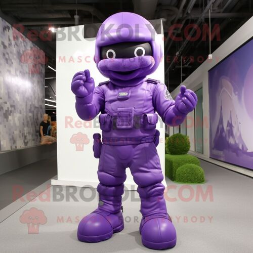 Personnage De Costume De Mascotte Redbrokoly De Soldat Violet Habillé D'une Combinaison Et De Coussinets De Pied