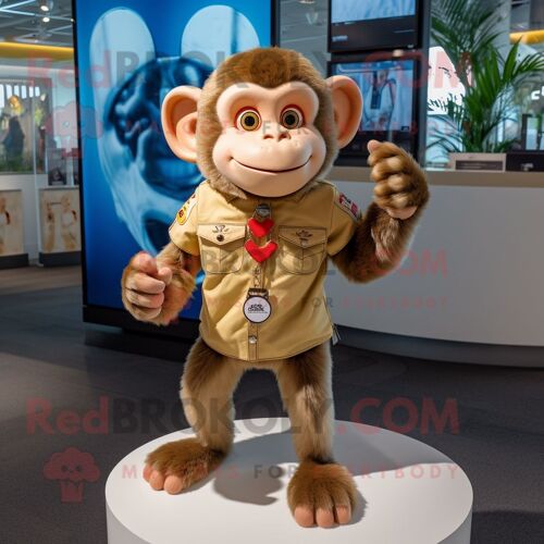 Mascotte Redbrokoly De Personnage De Singe Beige Habillé D'un T-Shirt Graphique Et D'un Bracelet Montres