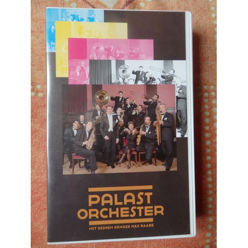 Palast Orchester Mit Seinem Sänger Max Raabe