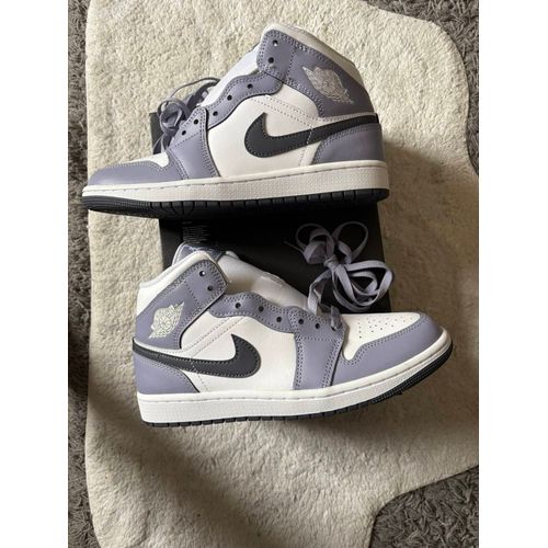 Nike Air Jordan 1 Mid  Taille 40.5