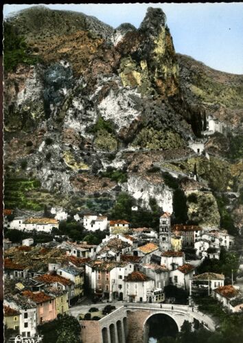 Carte Postale De Moustiers Sainte-Marie (Alpes De Haute-Provence) Vue Aérienne Du Centre De La Ville (Réf.5871)
