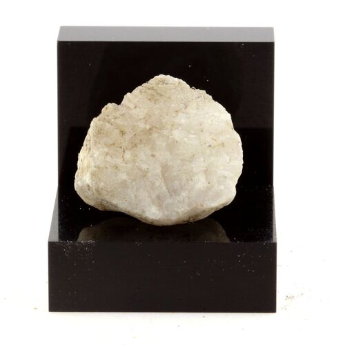 Giobertite. 39.84 Ct. Grenville, Québec, Canada.