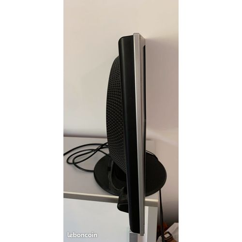 Vend Écran de PC Hauteur : 37cm Lg : 51,5 cm
