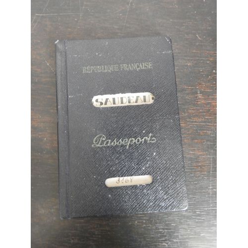 Passeport De Début 1960 / Nombreux Timbres Fiscaux Francais Et Etrangers Liban Egypte / Nom : Saudeau