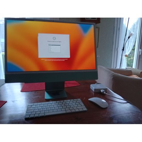 Apple iMac 2021 24" M1 - Ram 8 Go - DD 250 Go