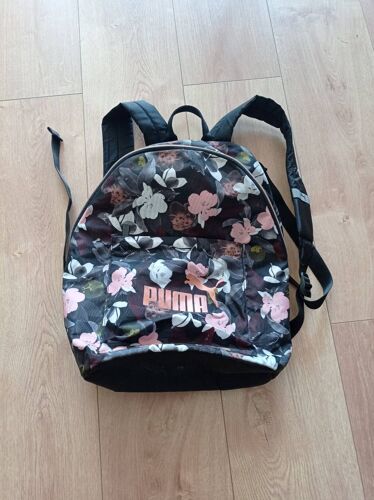 A vendre sac à dos en très bon état, parfait pour le collège dès la 6eme! 