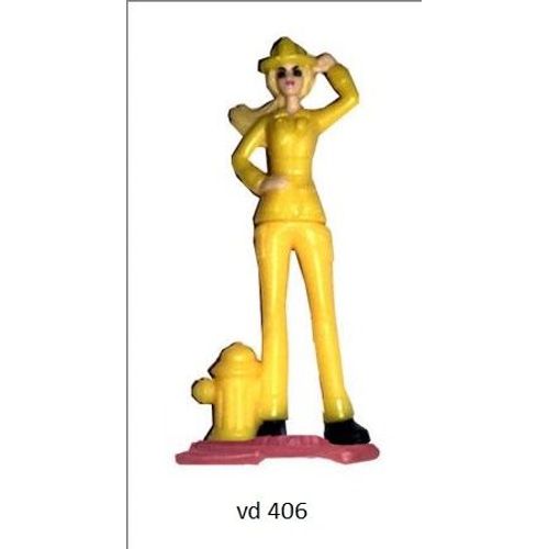 Figurine "Kinder" (2023) - Série: Barbie / N° 6 - Barbie Pompier ( Vd406 - Vd 406 ) Avec Bpz