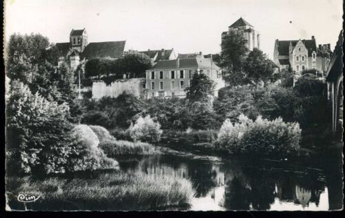 Carte Postale De La Roche-Posay (Vienne) L' Eglise Fortifiée Et Le Donjon Sur Le Val De Creuse