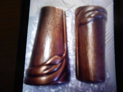 Deux Soliflores En Bronze Pour Porte Columbarium