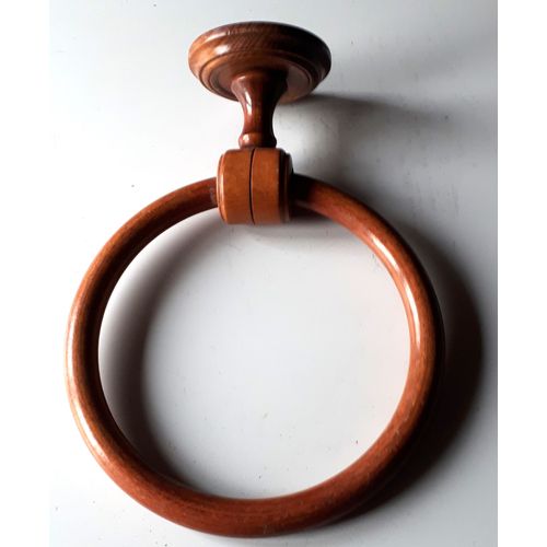 Accroche serviette en bois teinté à fixer au mur - diamètre intérieur anneau 21cm et extérieur 23cm