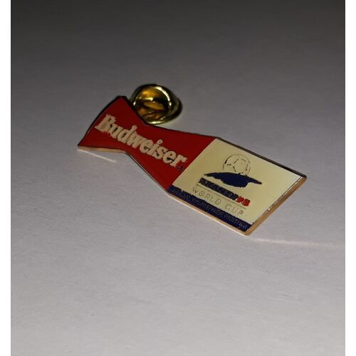 Pin's Bière Budweiser / World Cup Football France 98 (Époxy) Longueur: 4,3 Cm