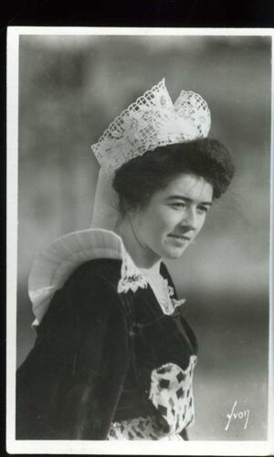 Carte Postale De Concarneau (Finistère) Coiffe Et Costume De Pont-Aven