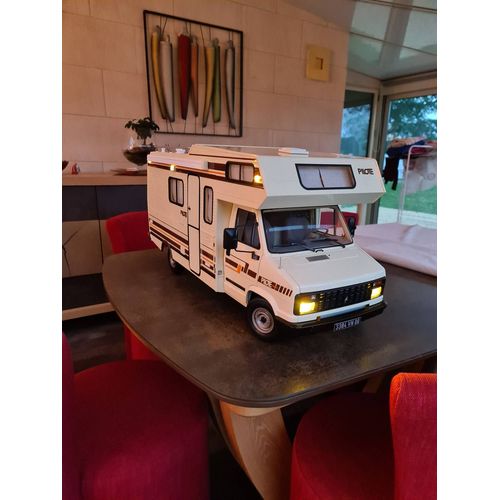 Maquette Camping-Car Pilote Au 1/8 Ème-Hachette