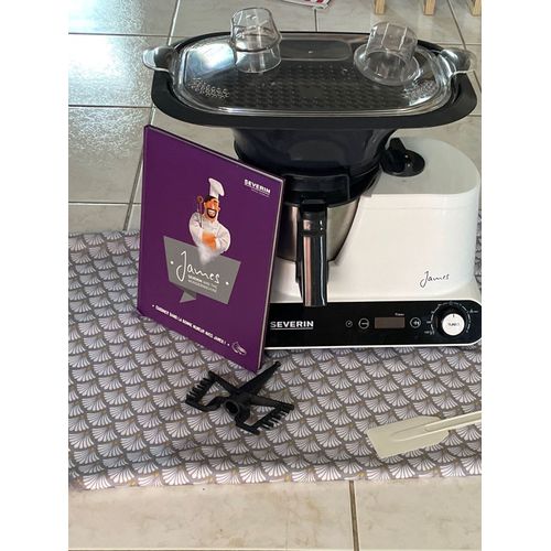 Robot Séverin avec tous ses accessoires