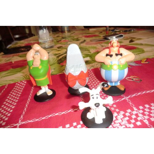 Lot De Figurines Obelix Et Idefix Année 2019