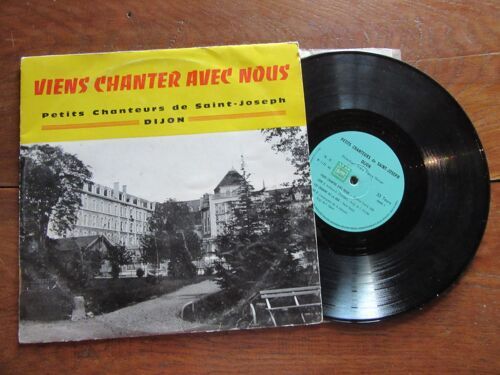 Viens Chanter Avec Nous : Loin : Les Chemins De La Mer : Day O : Telephone : L Enfant Du Tambour : La Vieille : La Nuit Tombe : Capitaine Troy