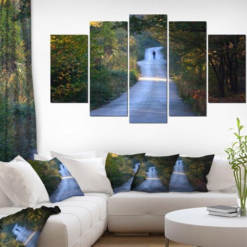 Marcher seul sur RoadLandscape Photo sur toile imprimée en forme de diamant vert 150 x 80 cm. (sans cadre)
