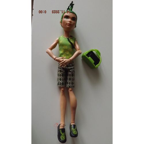 Monster High N° 27 Garçon Avec Ses Vêtements Et Son Sac