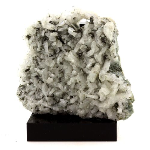 Albite + Epidote. 471.3 Ct. Les Deux Alpes, Oisans, France. Rare.