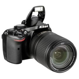 Nikon D5200 reflex 24.1 mpix + Objectif AF-S 18-140 mm VR