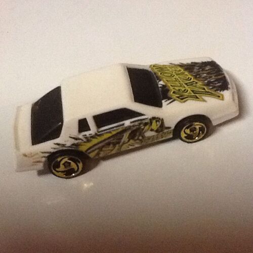 Hot wheels coupe gt blanc
