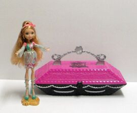 Ever After High Ashlynn Ella Poupee Mattel + Coffre Cercueil Monster High