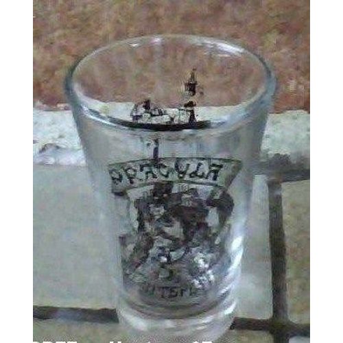 Verre Shooter Roumain ¿ Sérigraphie Noire Castelnt Bran Romania - 6 Cl Env. ¿ Hauteur 7cm , Diamètre 4,5cm Env.