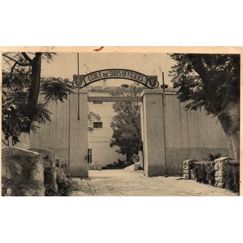 Carte Postale Ancienne Theme Casernes - Cherchell - Algerie - L'entree De L'ecole De Sous Officiers - Ecrite Et Timbree -