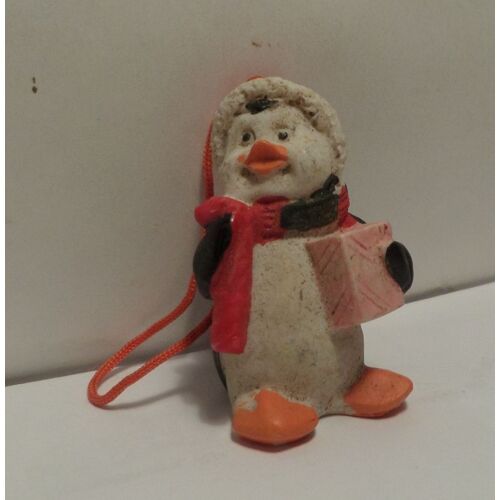 Figurine Les Animaux De La Banquise - Le Pingouin Avec Bonnet De Noel - 4cm