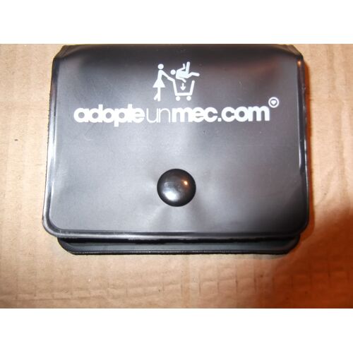 Cendrier De Poche  "Adopte Un Mec.Com"