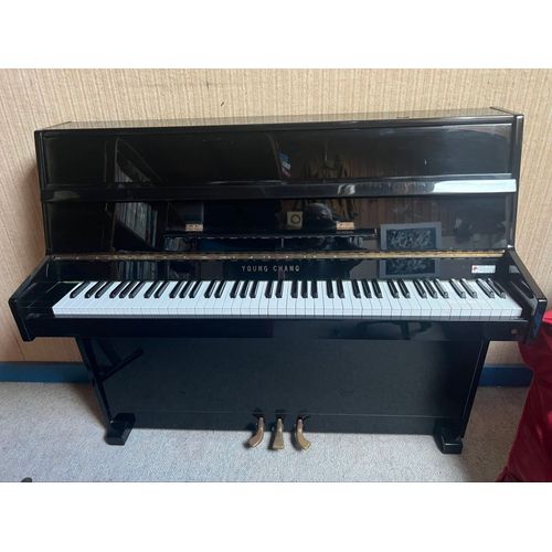 Piano Re Accordé (Facture Récente Fournie)  De Marque Young Chang + 2 Tabourets 