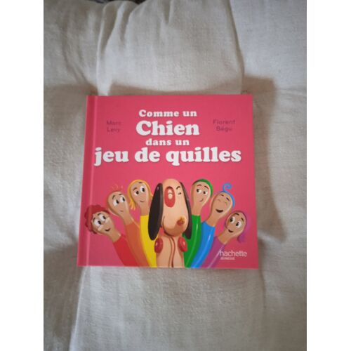 Livre Comme Un Chien Dans Un Jeu De Quilles