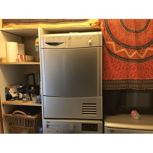 Indesit ISL 70 CS - Sèche-linge - largeur : 59.5 cm - profondeur : 58.4 cm - hauteur : 85 cm - chargement frontal - argent