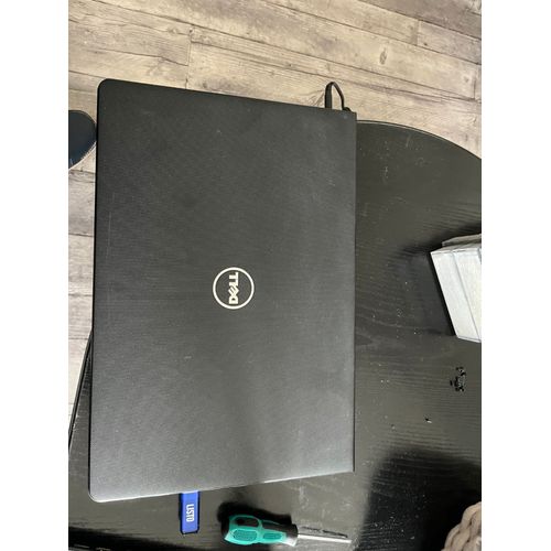 Dell Vostro 15 3568 - 15" Intel Core i3 - Ram 8 Go - DD 128 Go