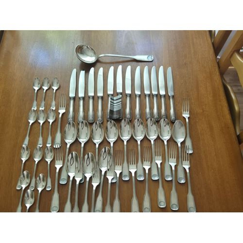 Ménagère Guy Degrenne En Métal Argenté.