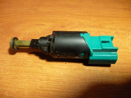 Contacteur De Frein Stop Citroen C3 C4 Picasso C5 Peugeot 307 308 407 Expert Partner Ref 9650688480/4 Broches